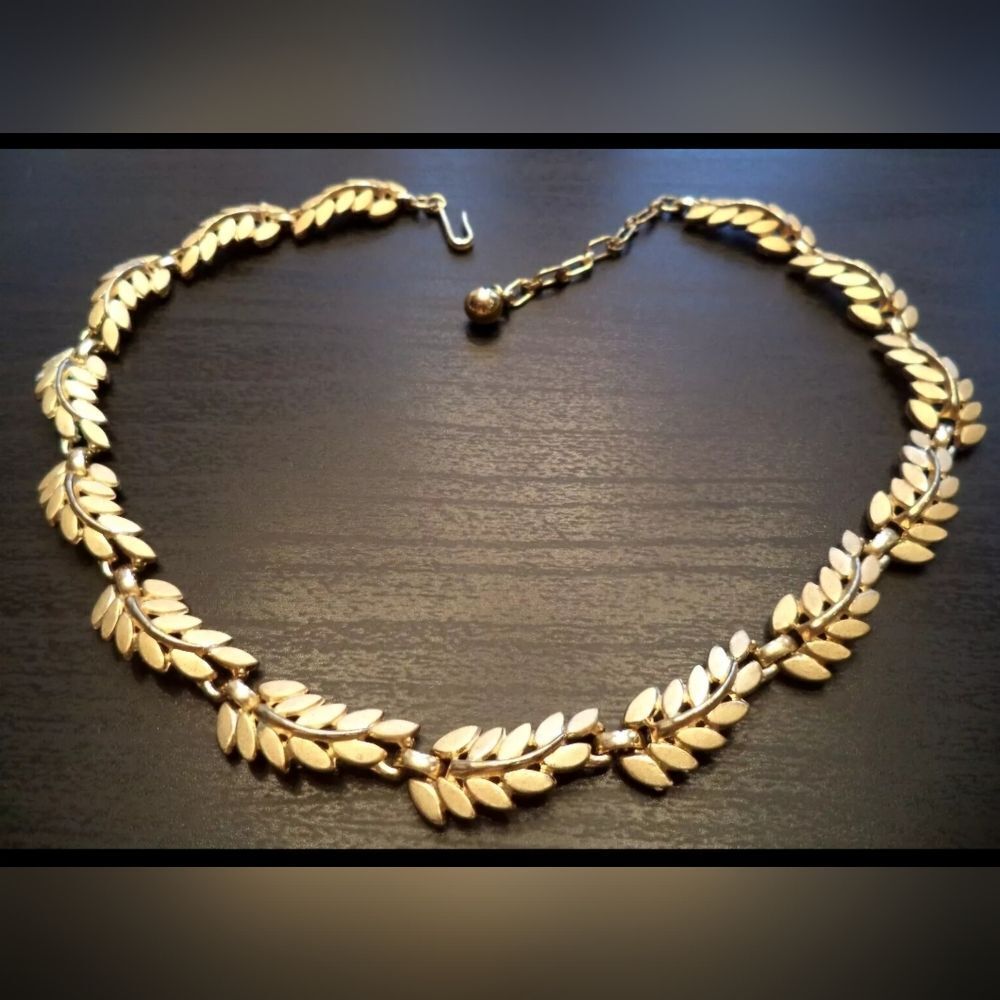 RARE VTG SIGNED CROWN TRIFARI GOLDTONE FLORAL 17" NECKLACE EXCELLENT CONDITION